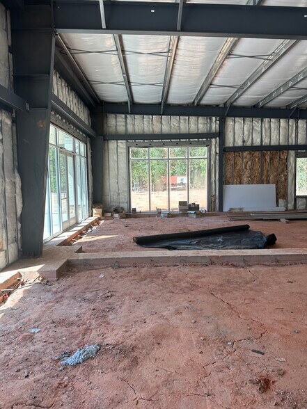 More Photos Of 1108 Highway 1085, Madisonville General Retail For Lease