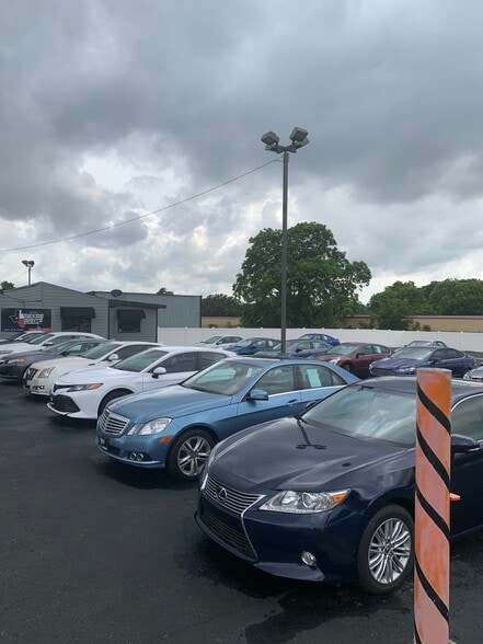 More Photos Of 1577 N FM 157, Mansfield General Retail For Sale