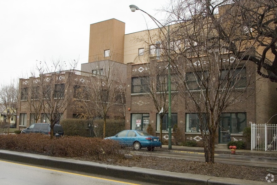 More Photos Of 2533 N Ashland Ave, Chicago Office Residential For Sale