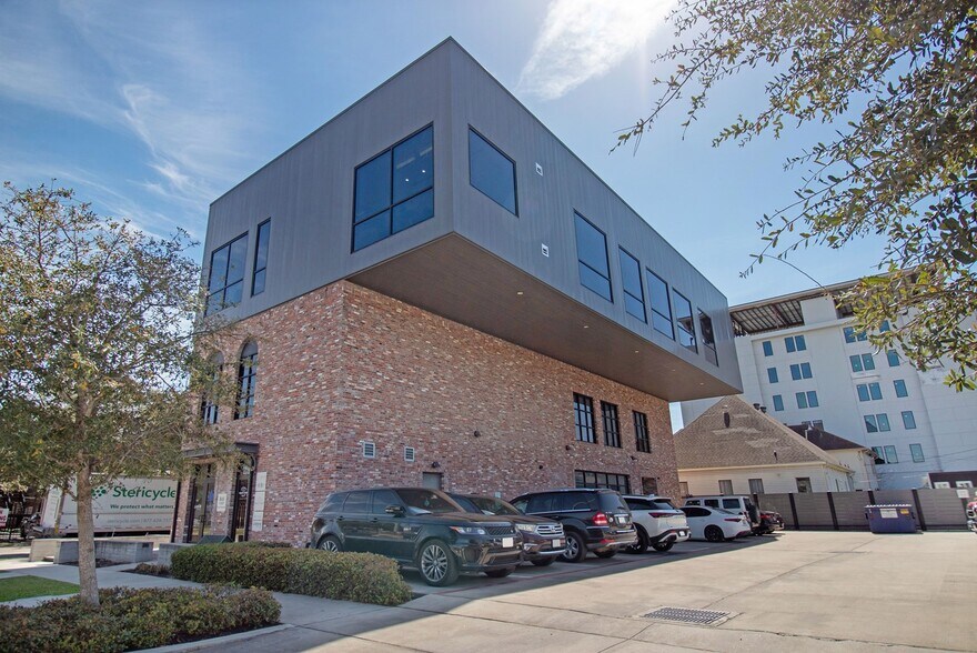 More Photos Of 841 Yale St, Houston Medical For Sale