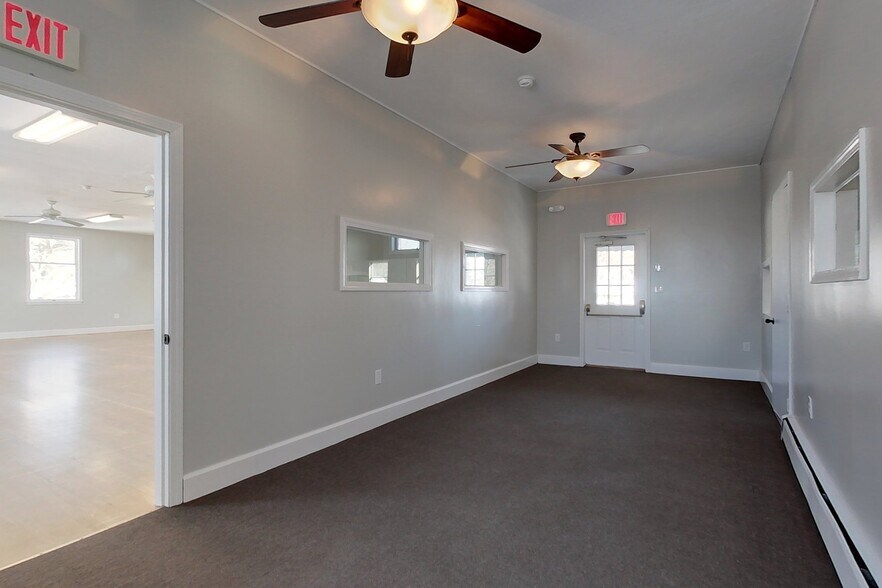 More Photos Of 7 Elm St, Townsend Office For Lease