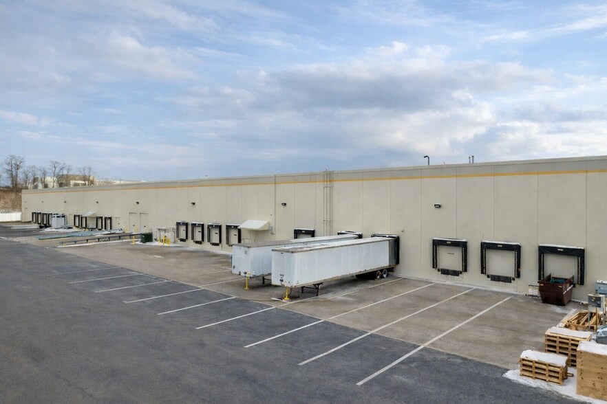 More Photos Of 7905 Cochran Rd, Solon Distribution For Lease