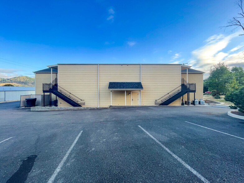 More Photos Of 2198 NE Stephens St, Roseburg Medical For Sale