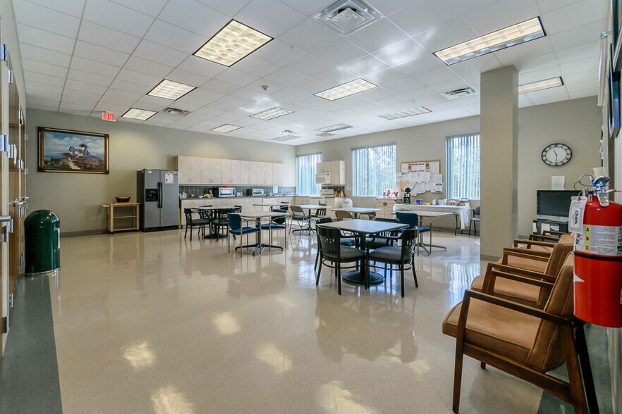 More Photos Of 1010 Davis St, Jacksonville Office For Lease