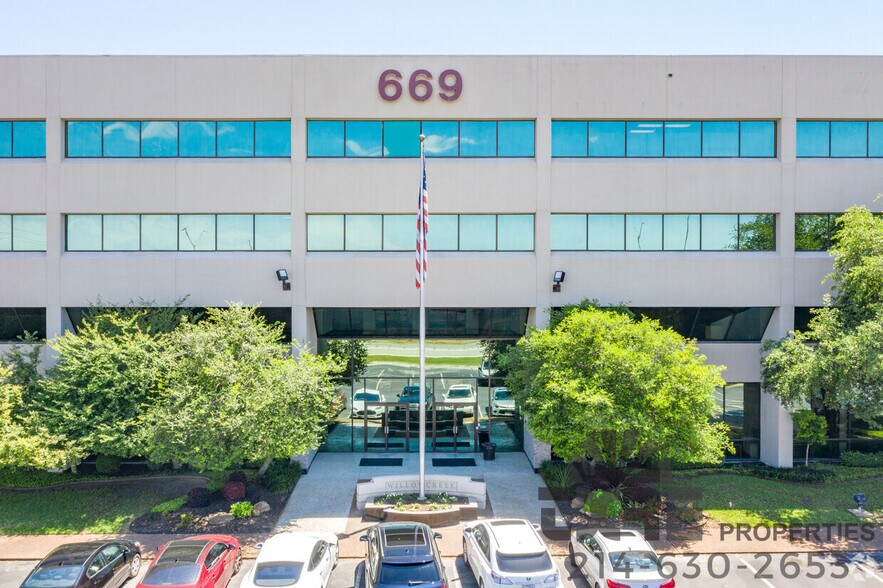More Photos Of 669 Airport Fwy, Hurst Office For Lease