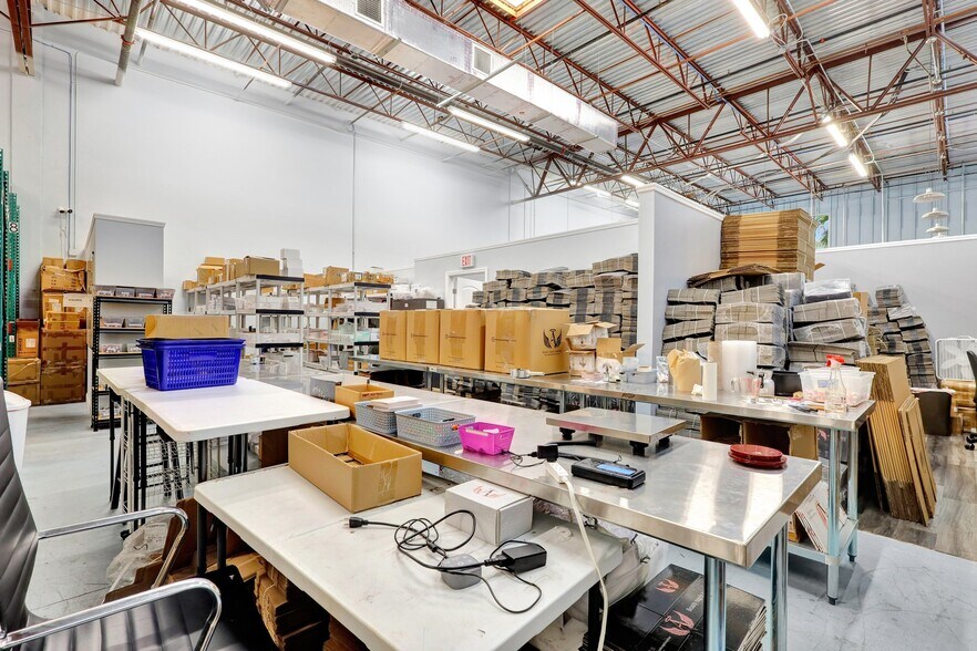 More Photos Of 1200 S Rogers Cir, Boca Raton Warehouse For Lease