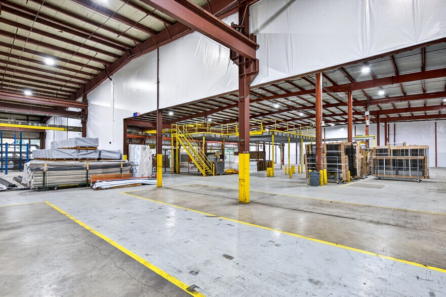 More Photos Of 1402 E Veterans Memorial Pky, Truesdale Manufacturing For Sale