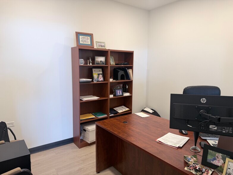 More Photos Of 516 E Broadway St, Bradley Office For Sale