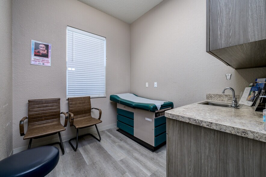 More Photos Of 6800-6810 Mariner Blvd, Spring Hill Office For Sale