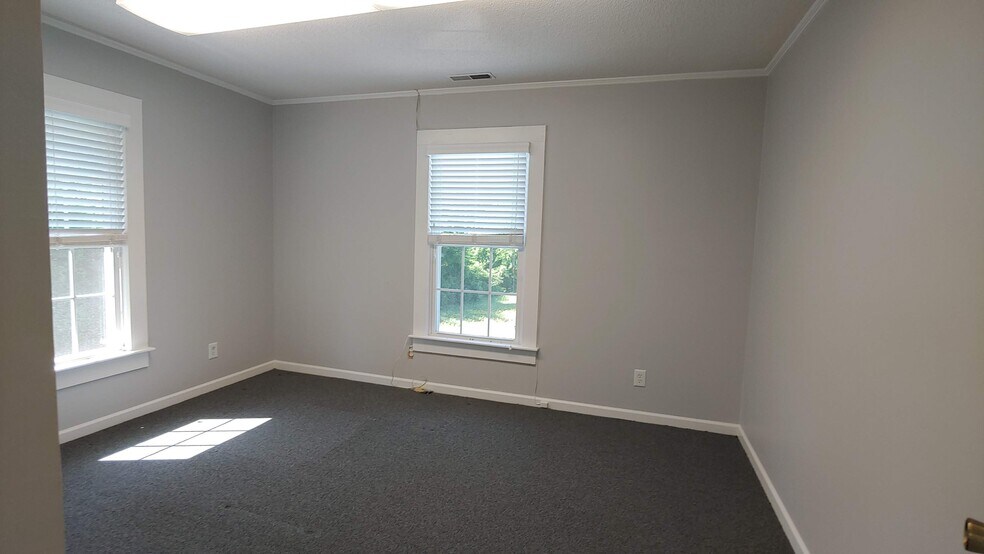 More Photos Of 407 W Main St, Lexington Office For Lease