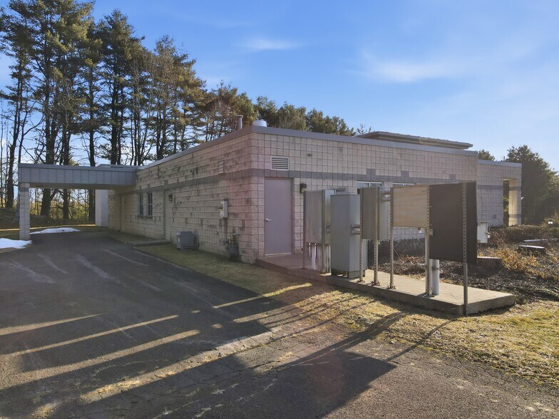More Photos Of 113 Pocono Dr, Milford Office For Sale