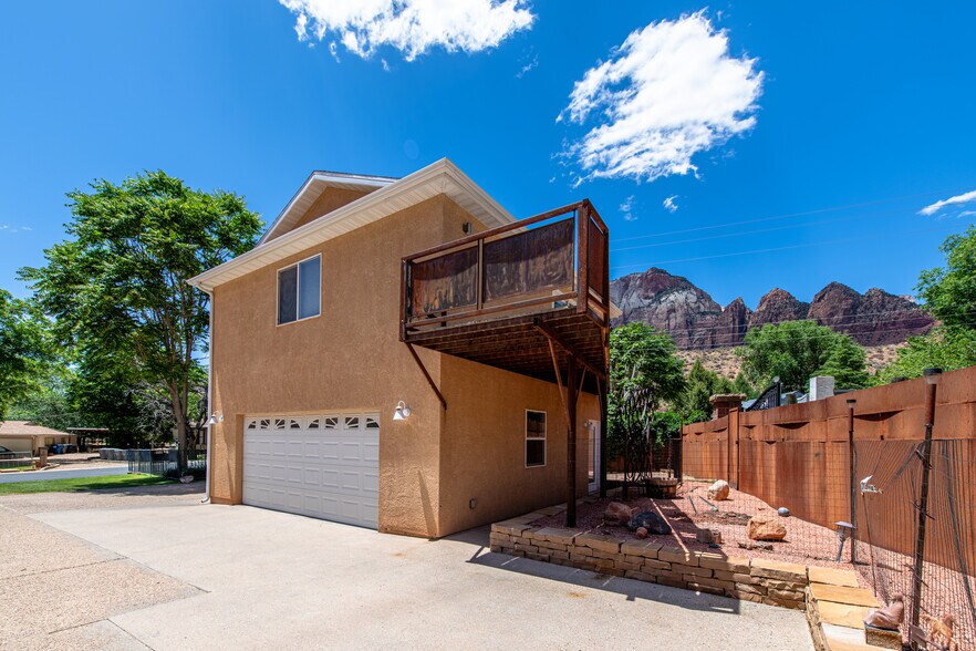 More Photos Of 29 Canyon View Dr, Springdale Hospitality For Sale