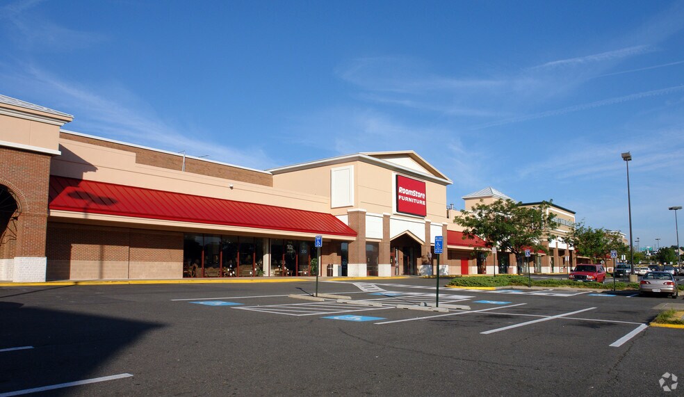 More Photos Of 6201-6360 Seven Corners Ctr, Falls Church General Retail For Lease