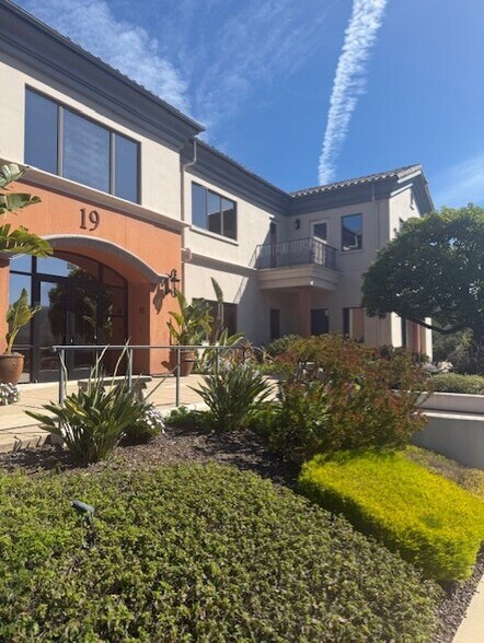 More Photos Of 19 Upper Ragsdale Dr, Monterey Office For Lease