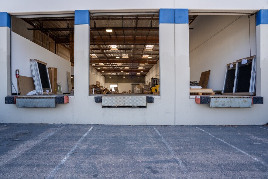 More Photos Of 775 Anita St, Chula Vista Distribution For Lease