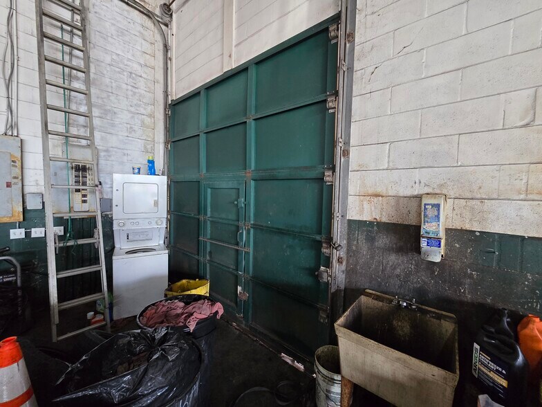 More Photos Of 1137 US Highway 19, Holiday Auto Repair For Sale