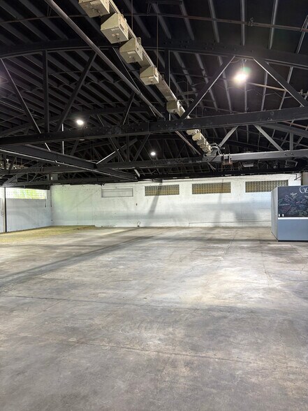 More Photos Of 6610 W Dakin St, Chicago Industrial For Lease