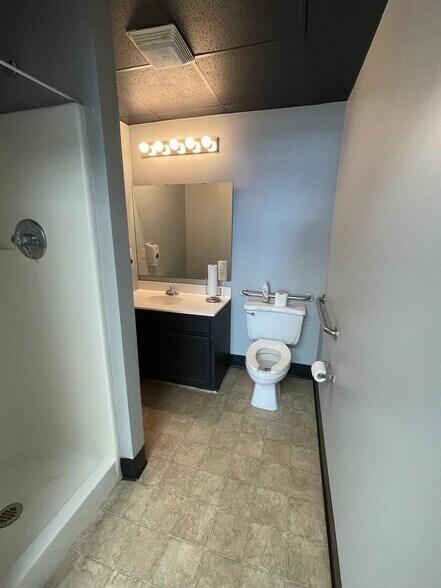 More Photos Of 3145 S Madison Ave, Indianapolis Office For Lease