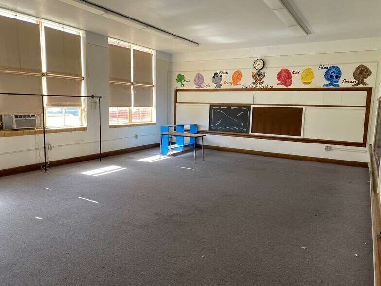 More Photos Of 719 S Fayette St, Washington Court House Flex For Sale