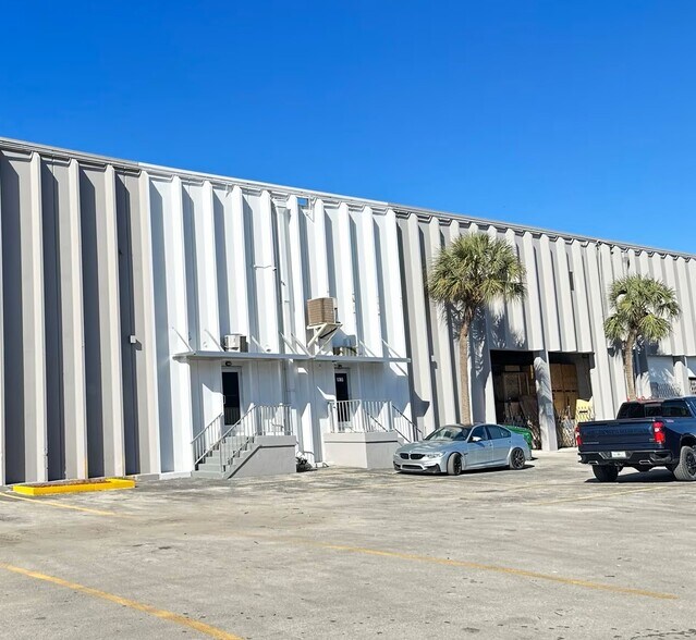 More Photos Of 9302-9398 NW 101st St, Medley Warehouse For Lease