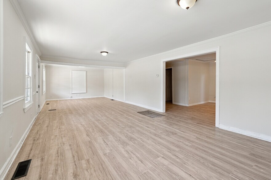 More Photos Of 401 SW Cleveland Ave, Atlanta Office Residential For Sale