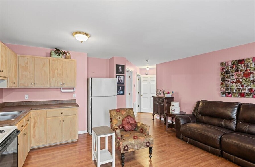 More Photos Of 4423 Railroad Ave, Harrisburg Office For Sale