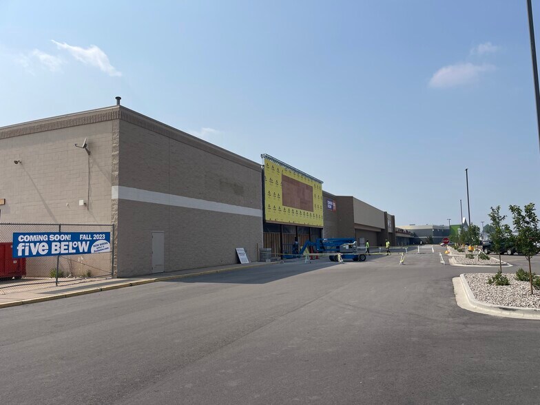 More Photos Of 699 S Green Bay Rd, Neenah Unknown For Lease