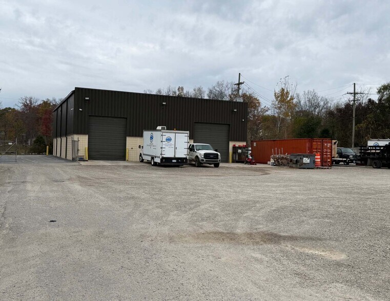 More Photos Of 2673 E Maple Rd, Milford Warehouse For Lease