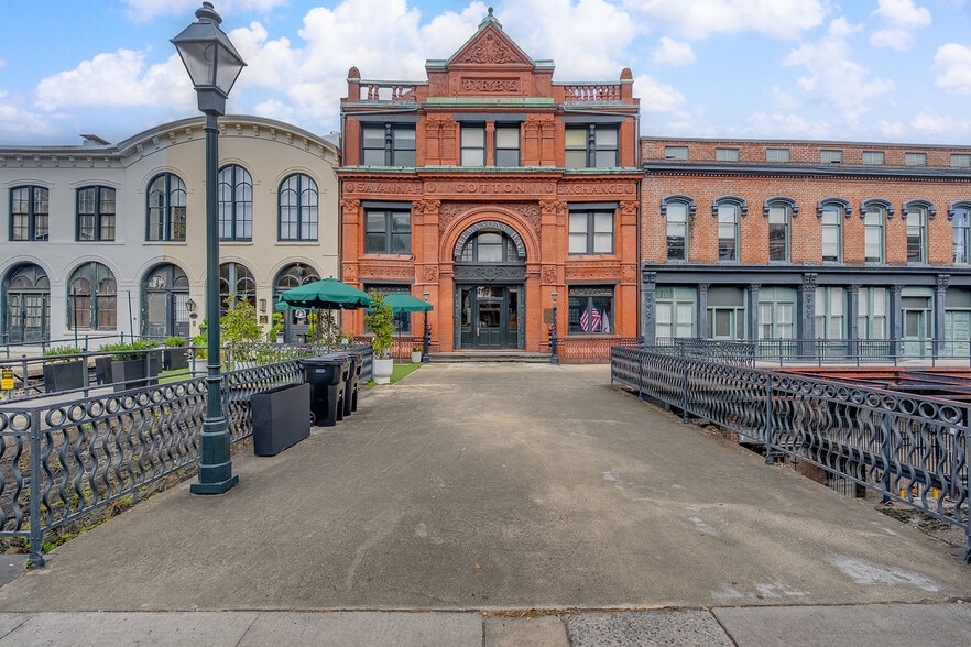 More Photos Of 100 E Bay St, Savannah Lodge Meeting Hall For Sale