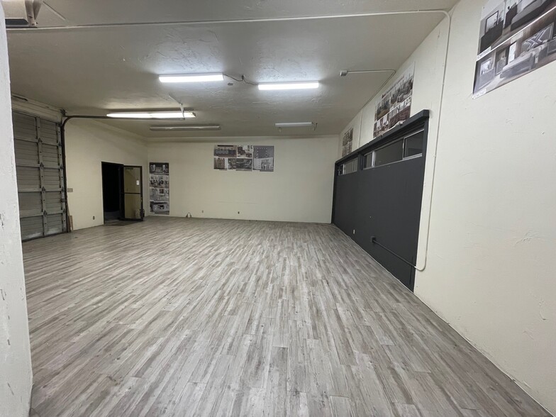 Primary Photo Of 7643 Foothill Blvd, Tujunga General Retail For Lease