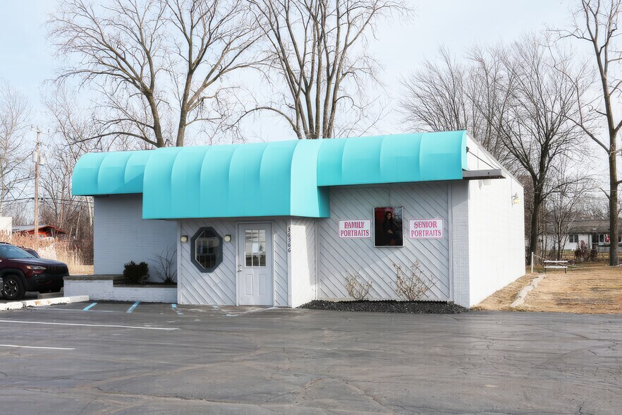 Primary Photo Of 36366 Groesbeck Hwy, Clinton Township Freestanding For Sale