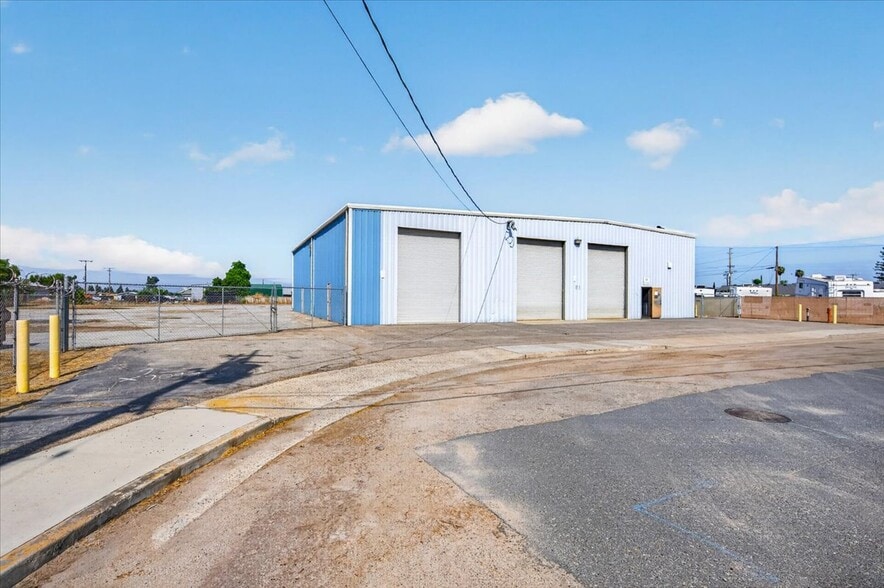 More Photos Of 65 S Lotas St, Porterville Warehouse For Lease
