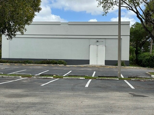 More Photos Of 5251 N University Dr, Lauderhill Freestanding For Lease