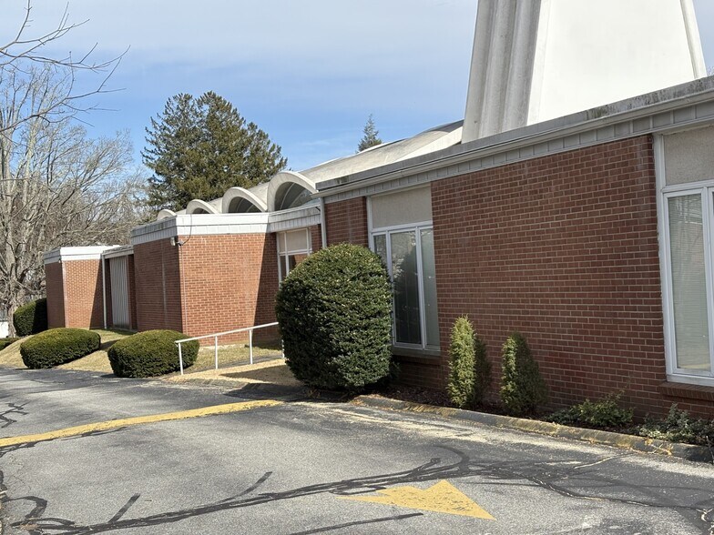 More Photos Of 248 Broadway, Norwich Religious Facility For Sale