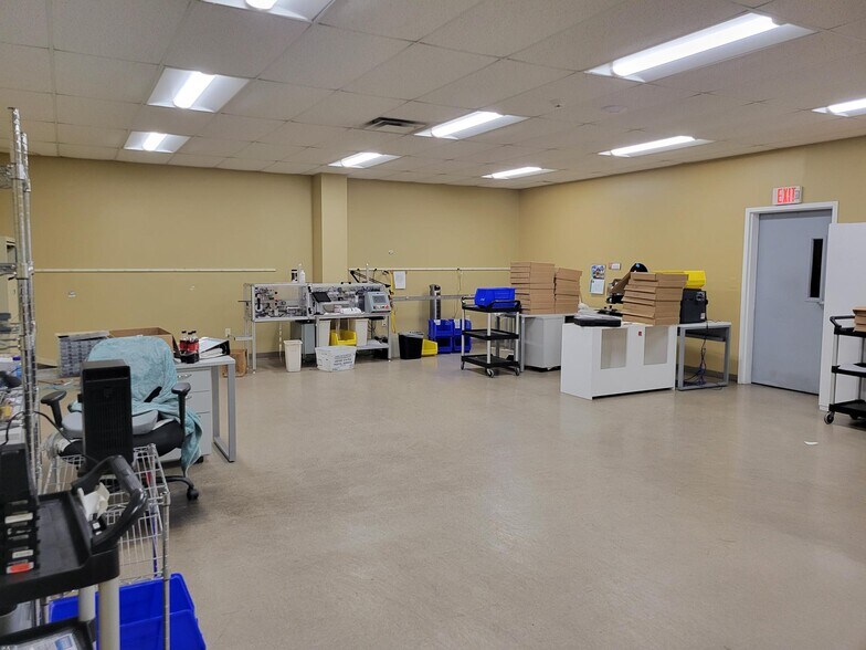 More Photos Of 117 W Dudley Town Rd, Bloomfield Light Manufacturing For Lease