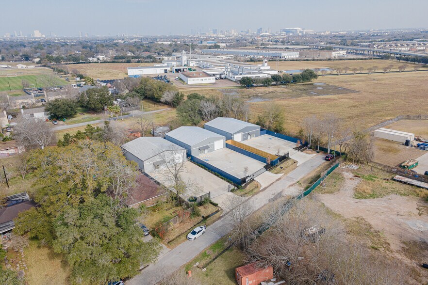 More Photos Of 4104 Dawn St, Houston Warehouse For Lease
