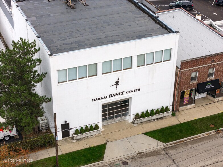 More Photos Of 2126 N First St, Highland Park Service For Sale