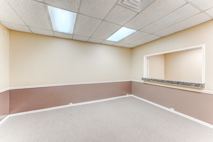 More Photos Of 14741 Pebble Bend Dr, Houston Loft Creative Space For Lease