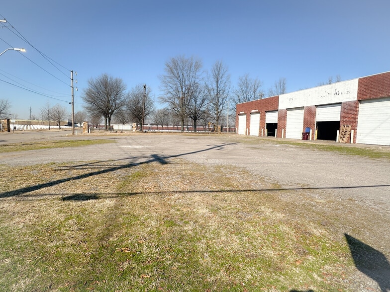 More Photos Of 200 S 7th St, Fort Smith Warehouse For Sale