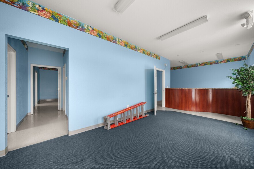 More Photos Of 401 W Interlake Blvd, Lake Placid Office For Sale