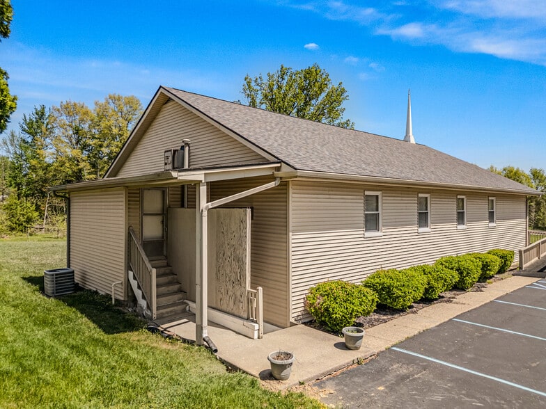 More Photos Of 7990 S 300 W, Columbus Flex For Sale