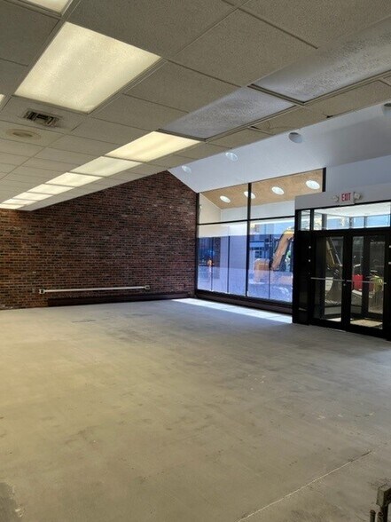 More Photos Of 620 Washington Rd, Pittsburgh Bank For Lease