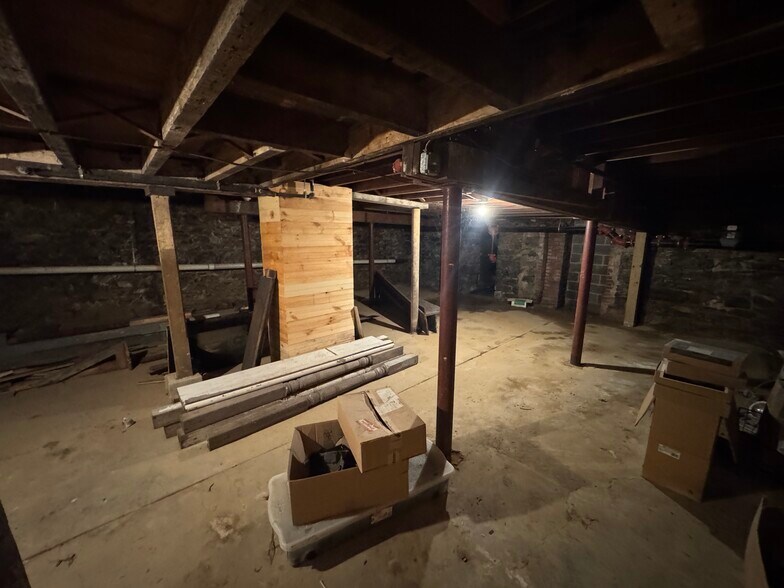 More Photos Of 414 Northampton St, Easton Restaurant For Lease