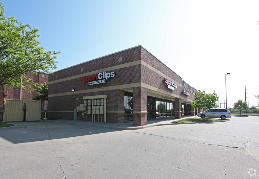 More Photos Of 12060-12080 Blue Valley Pky, Overland Park Storefront Retail Office For Lease