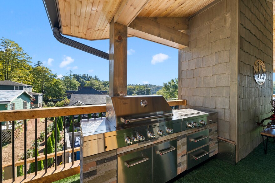 More Photos Of 870 Main St, Blowing Rock Restaurant For Sale