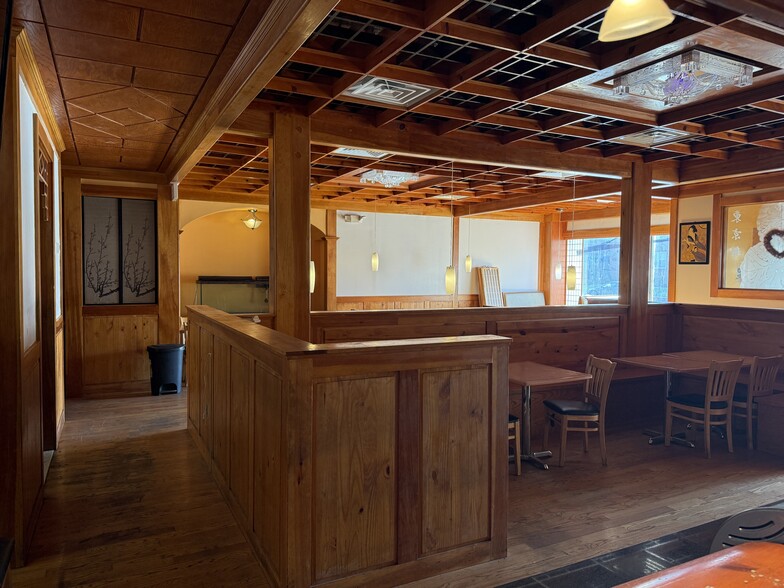 More Photos Of 844-846 Farmington Ave, West Hartford Storefront Retail Office For Lease