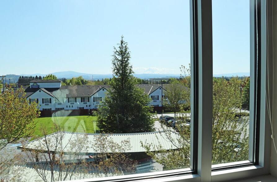 More Photos Of 24076 SE Stark St, Gresham Medical For Lease