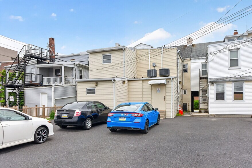 More Photos Of 449-451 W Linden St, Allentown Office For Sale