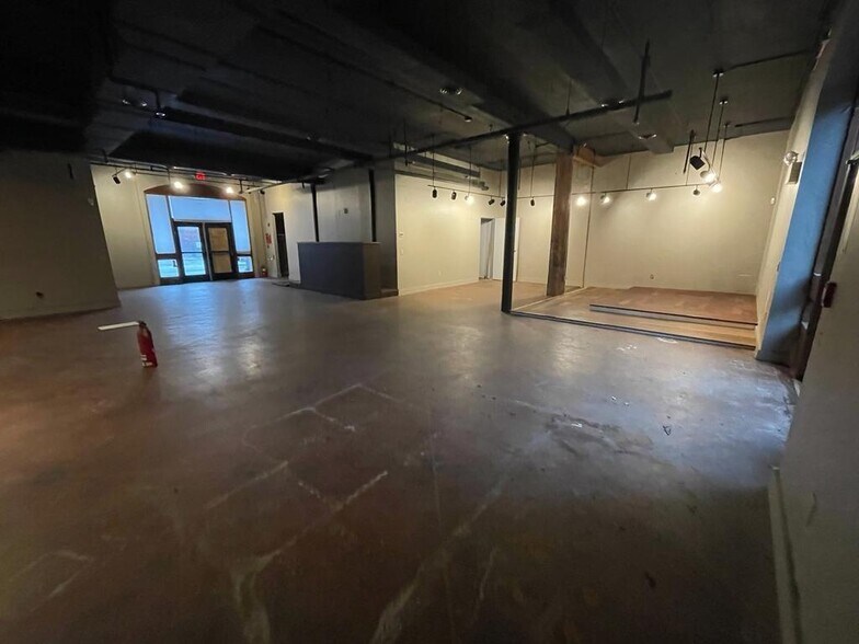 More Photos Of 65 Ashburton St, Providence Storefront Retail Office For Sale