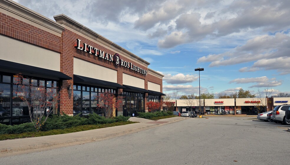 More Photos Of 851-939 S Roselle Rd, Schaumburg Unknown For Lease